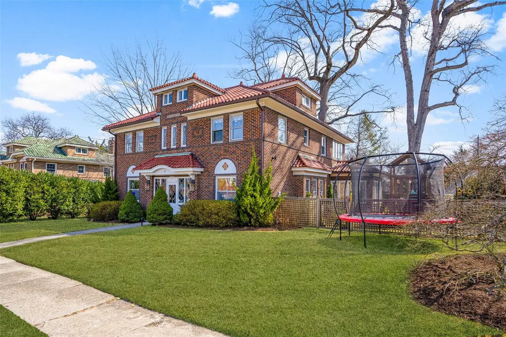40 Benedict Place Pelham NY 10803