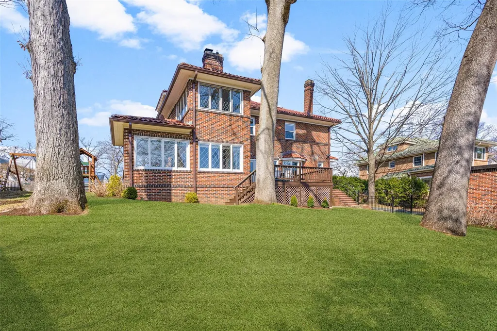 40 Benedict Place Pelham NY 10803