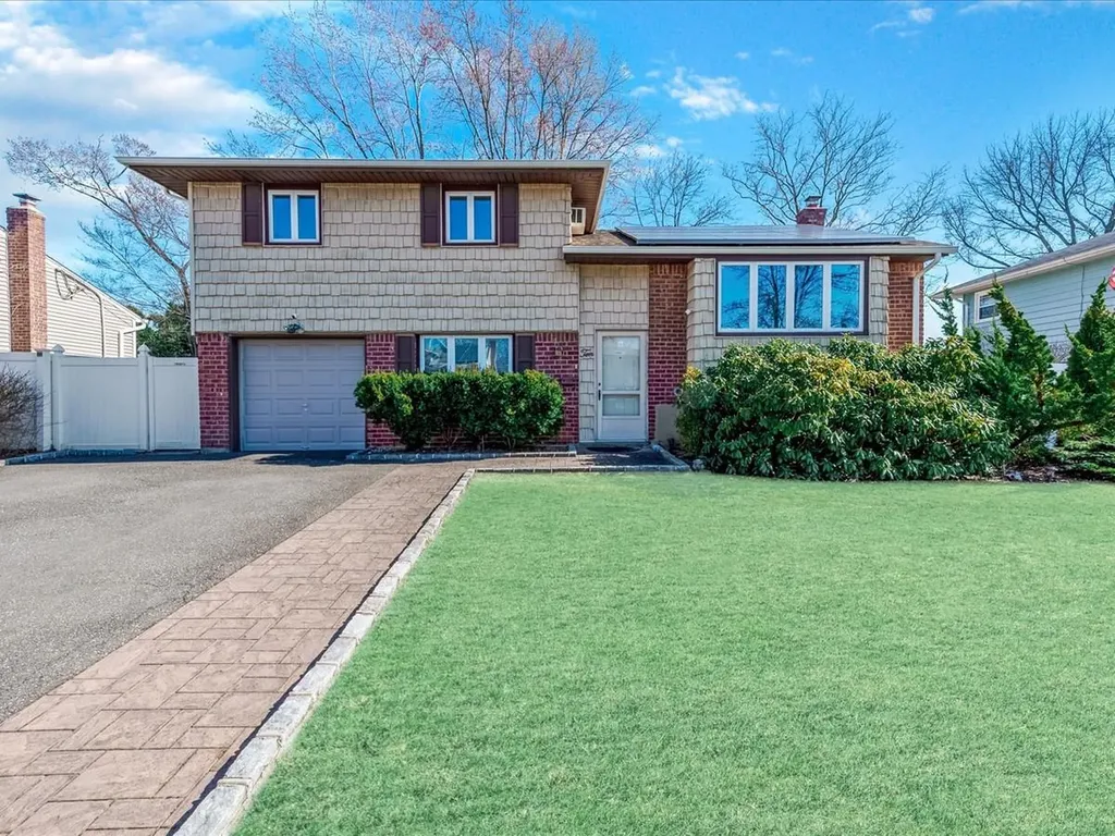 10 John Drive Oyster Bay NY 11804