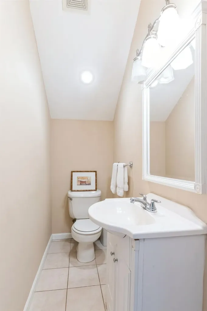 4 Ackley Avenue Malverne NY 11565