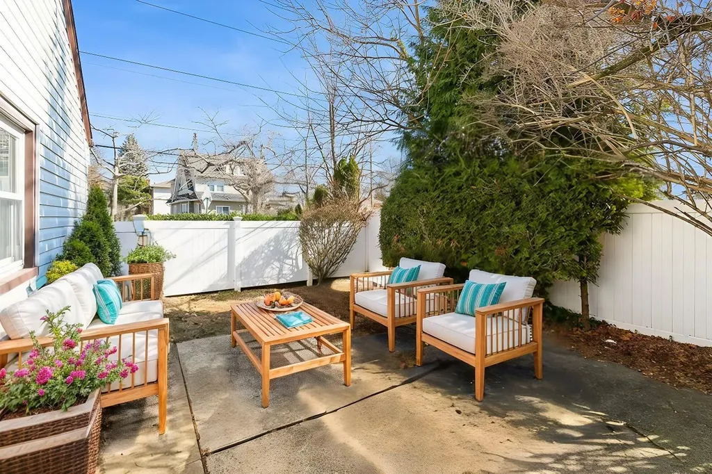 4 Ackley Avenue Malverne NY 11565
