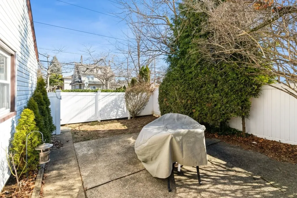 4 Ackley Avenue Malverne NY 11565