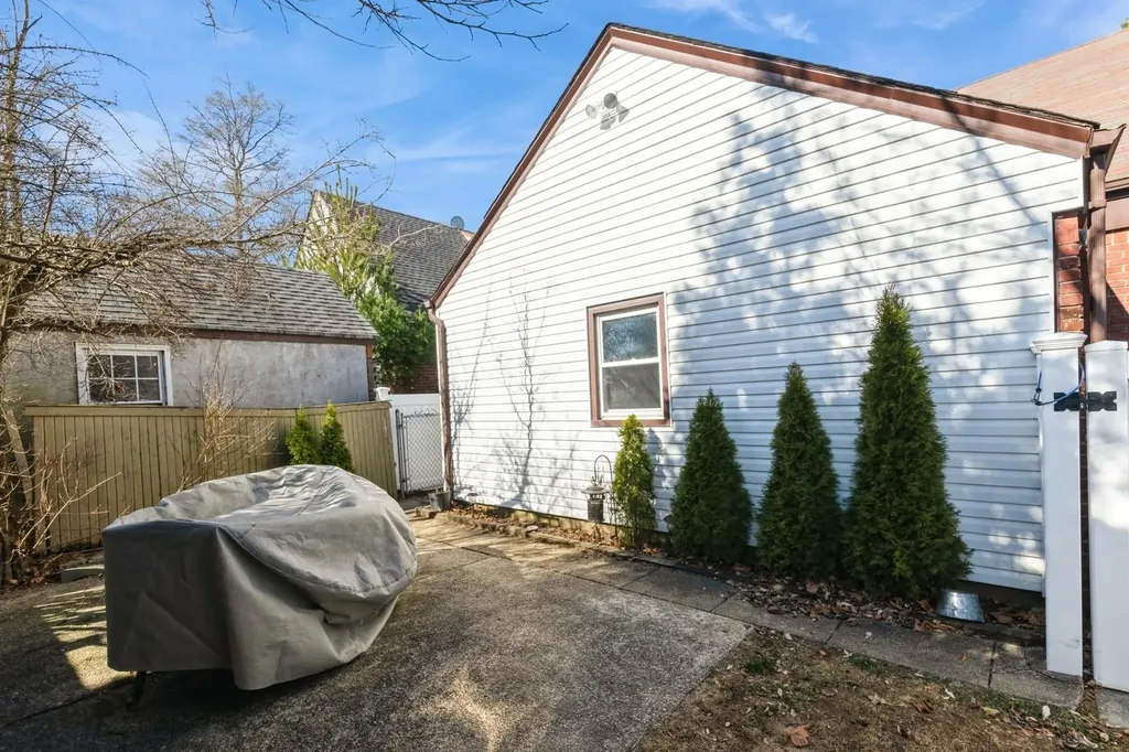 4 Ackley Avenue Malverne NY 11565