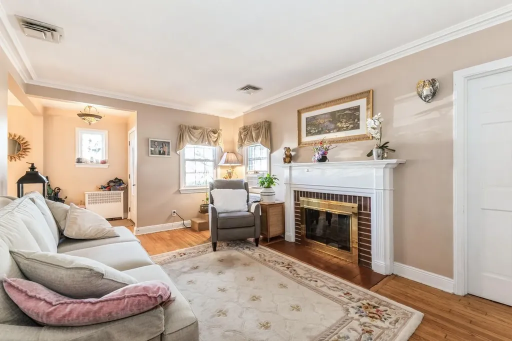 4 Ackley Avenue Malverne NY 11565