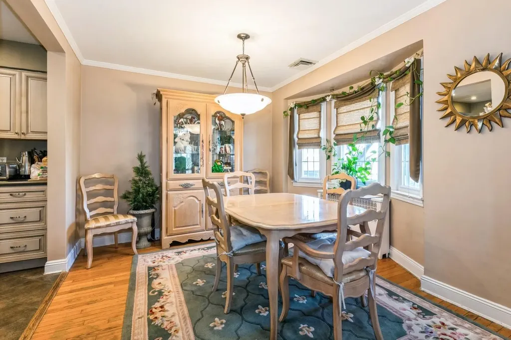 4 Ackley Avenue Malverne NY 11565