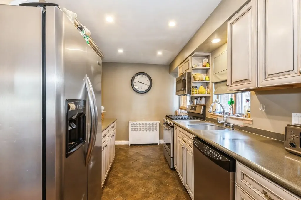 4 Ackley Avenue Malverne NY 11565