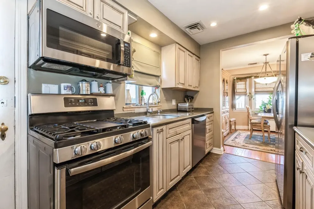 4 Ackley Avenue Malverne NY 11565
