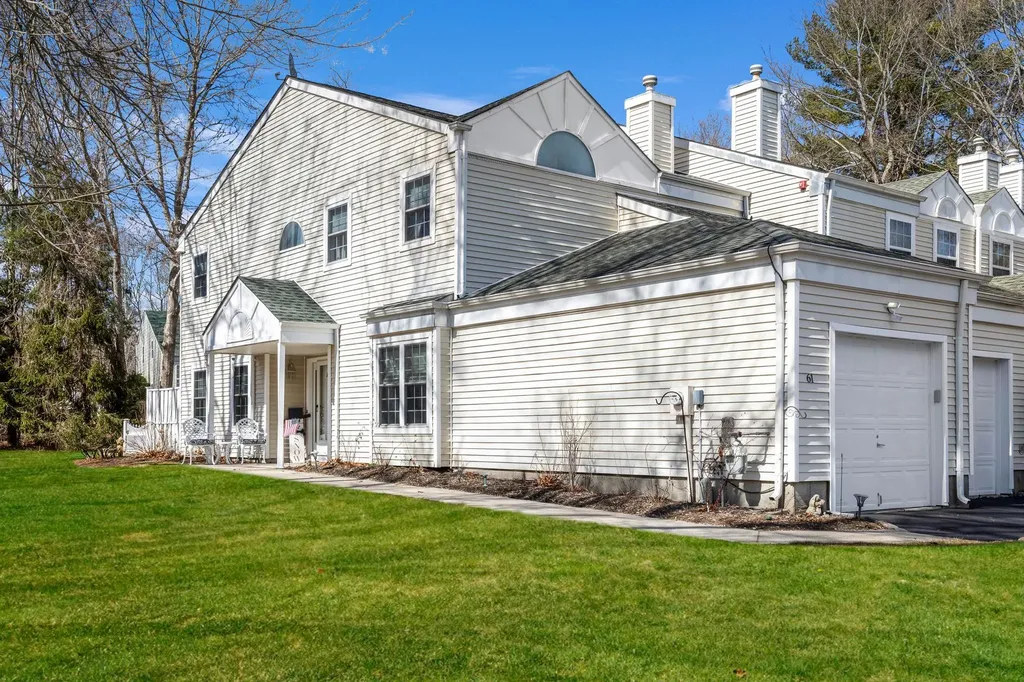 61 Fox Court Manorville NY 11949