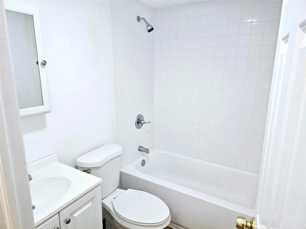 176 Beaver Dam Road Brookhaven NY 11719