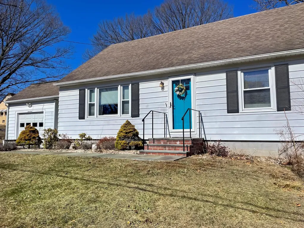 17 Dorliss Drive Poughkeepsie NY 12603