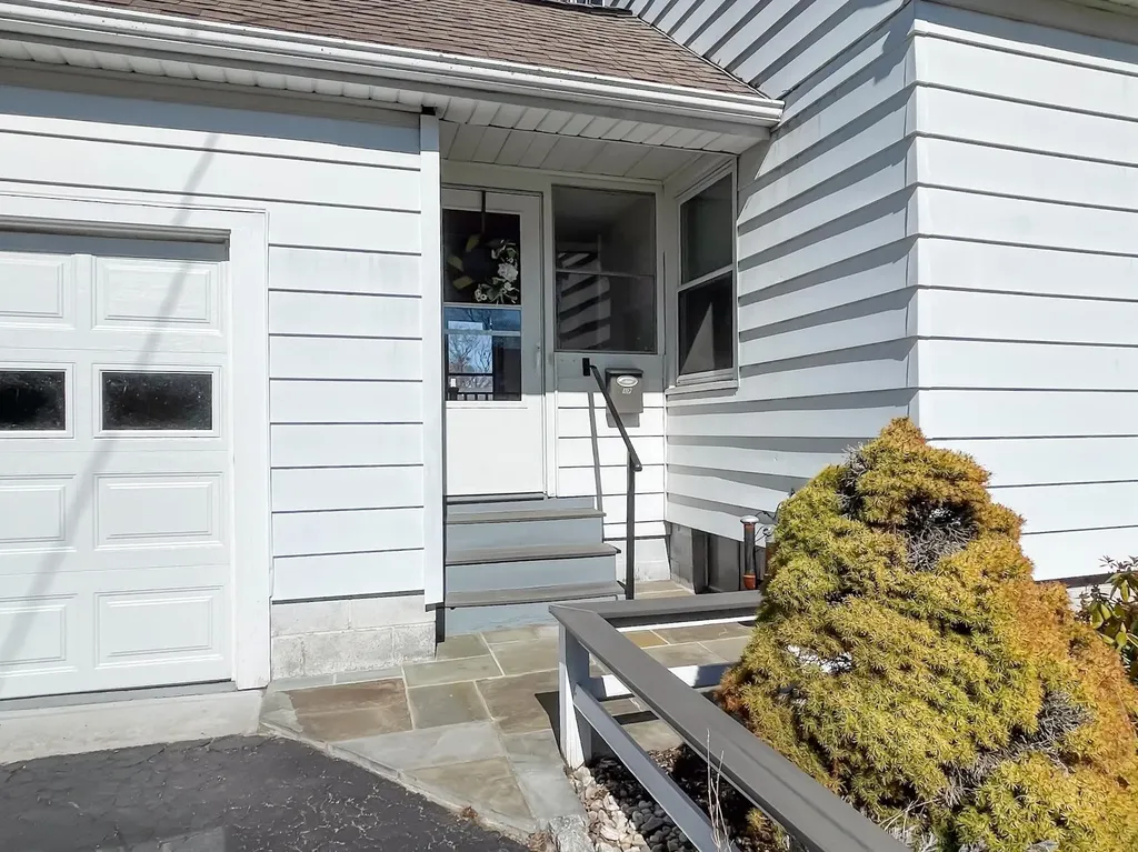 17 Dorliss Drive Poughkeepsie NY 12603