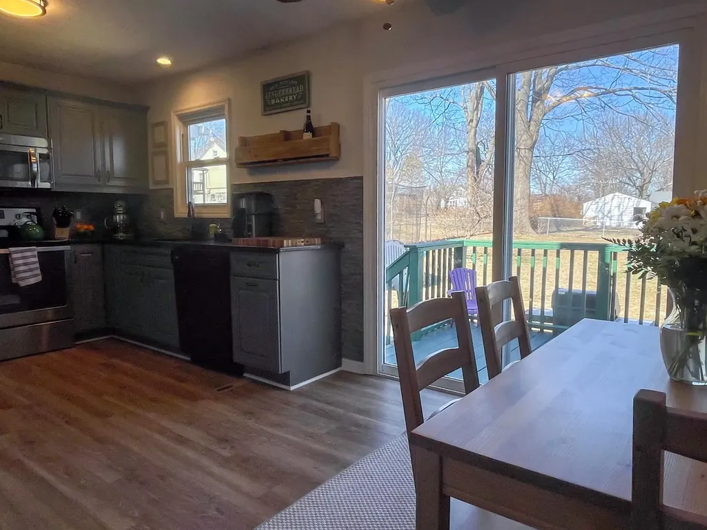 17 Dorliss Drive Poughkeepsie NY 12603
