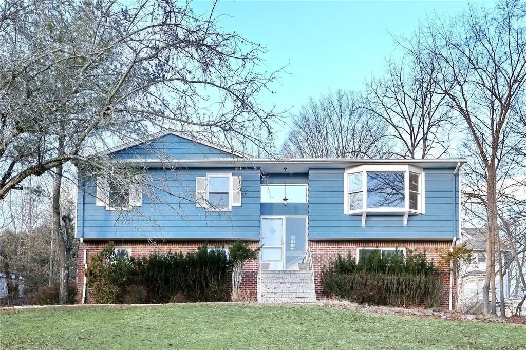 6 Robert Place Nanuet NY 10954