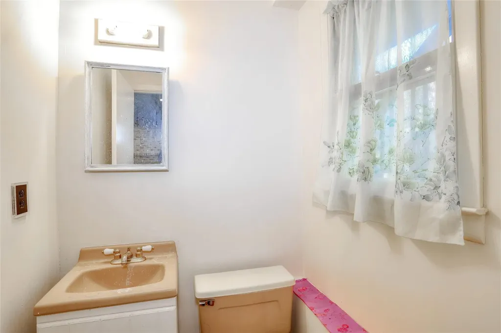 6 Robert Place Nanuet NY 10954