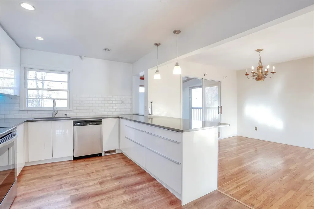 6 Robert Place Nanuet NY 10954