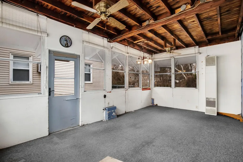 882 King Street Peekskill NY 10566