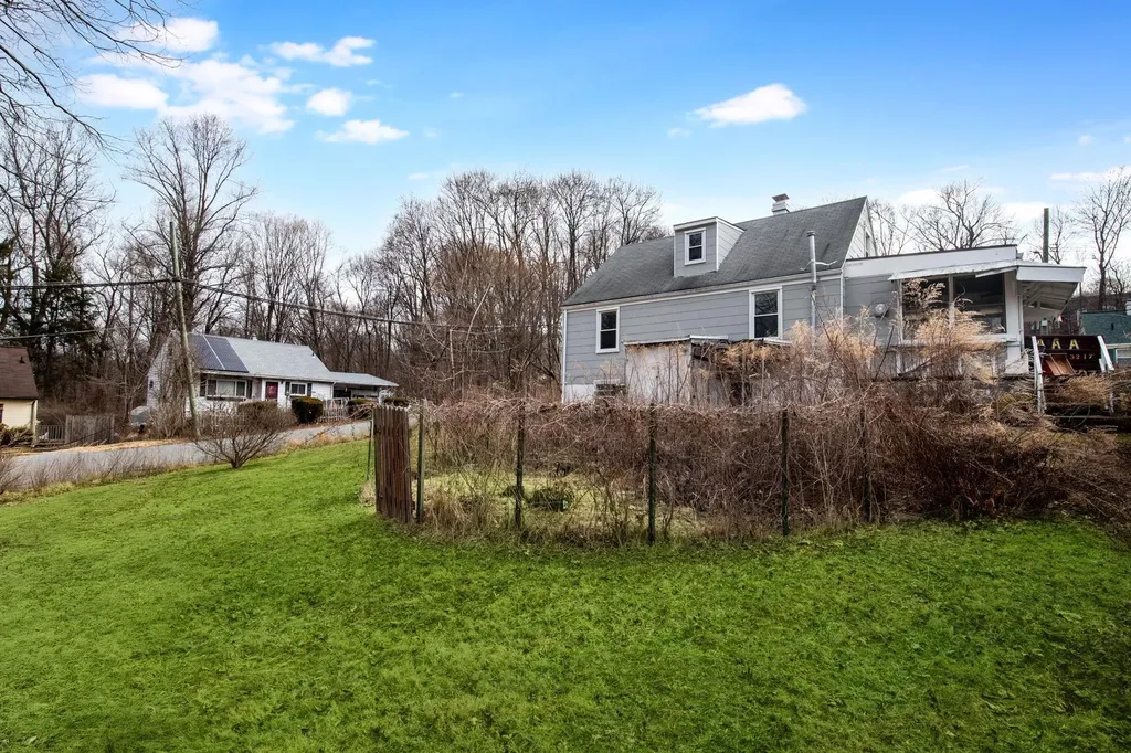 882 King Street Peekskill NY 10566