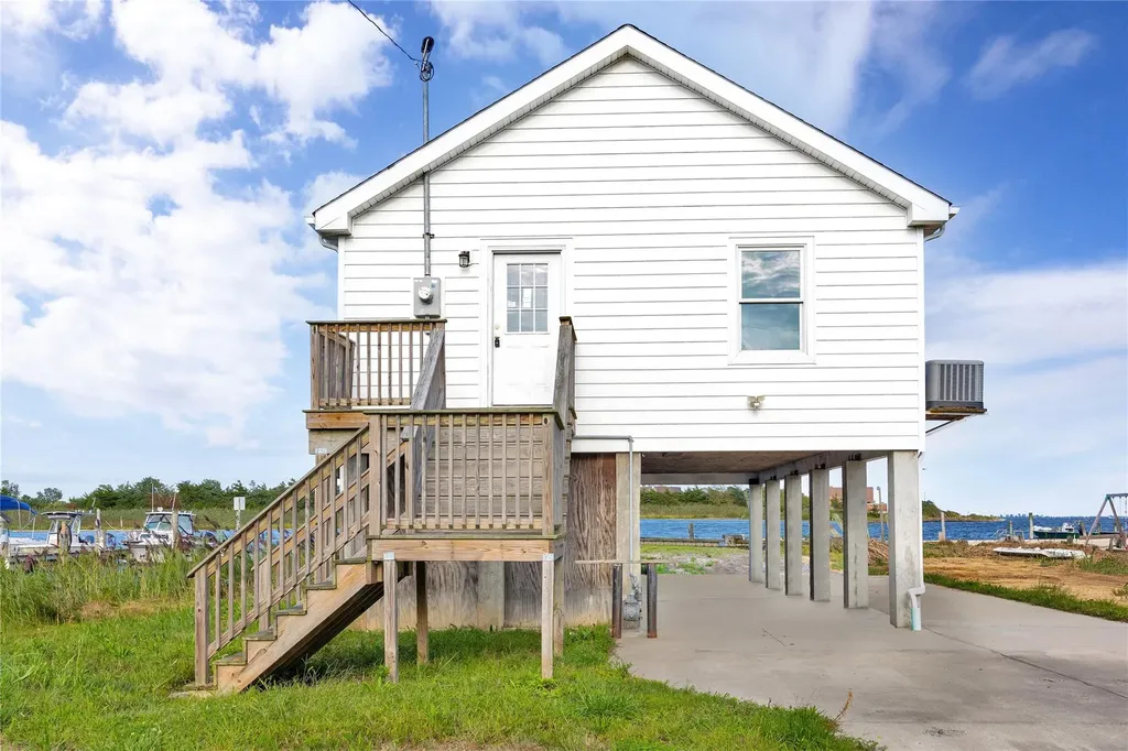 823 Venetian Boulevard Babylon NY 11757
