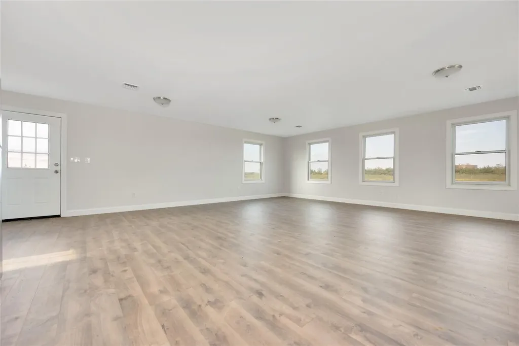 823 Venetian Boulevard Lindenhurst NY 11757
