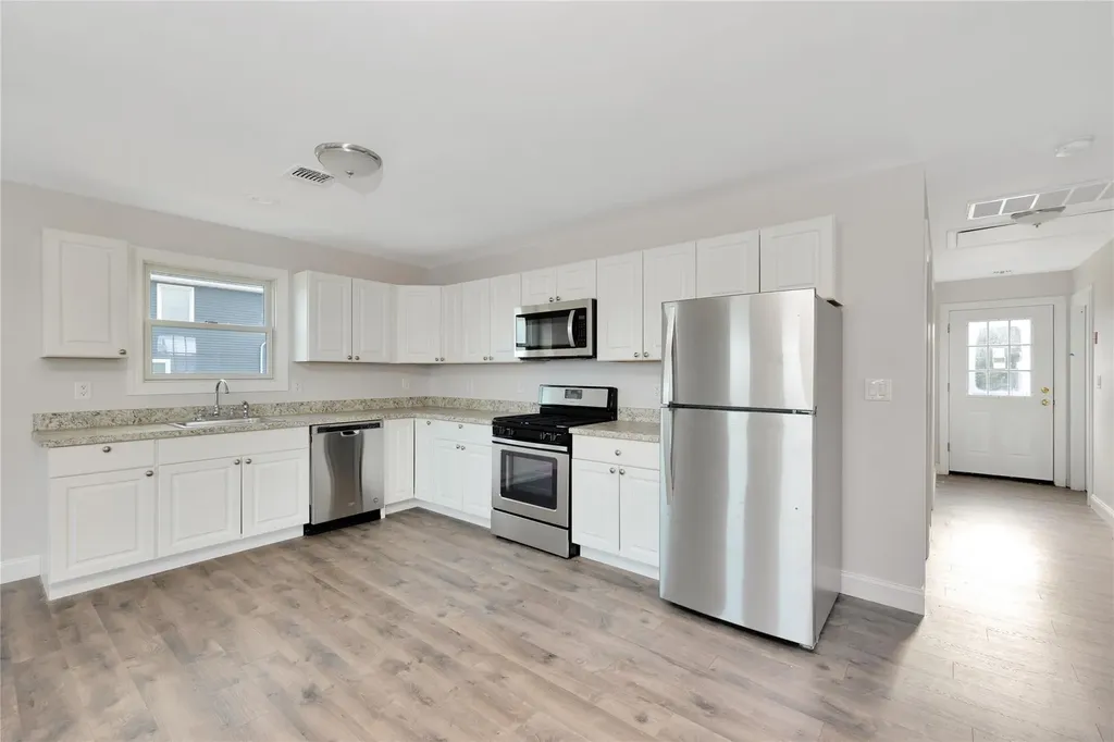 823 Venetian Boulevard Lindenhurst NY 11757