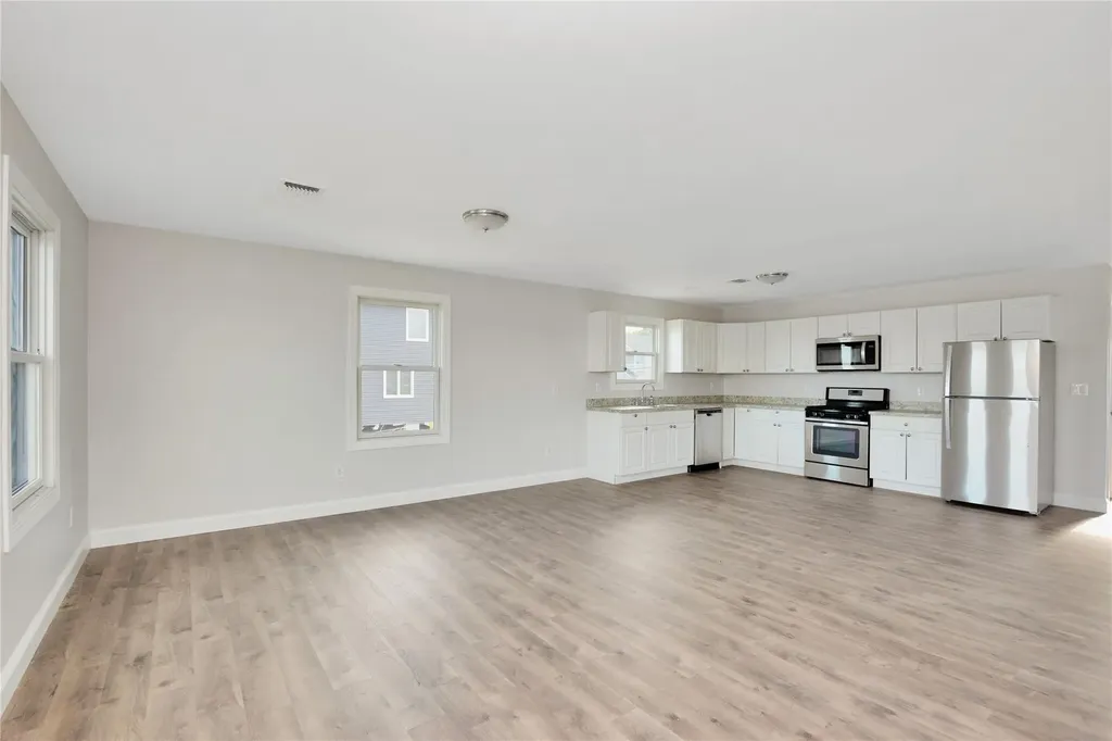 823 Venetian Boulevard Lindenhurst NY 11757