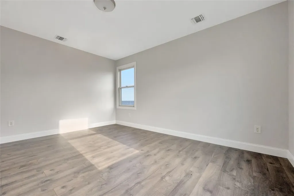 823 Venetian Boulevard Lindenhurst NY 11757