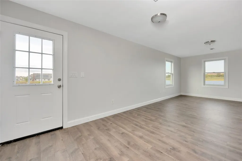 823 Venetian Boulevard Lindenhurst NY 11757