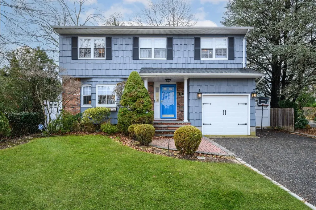 16 Clifford Place Oyster Bay NY 11732