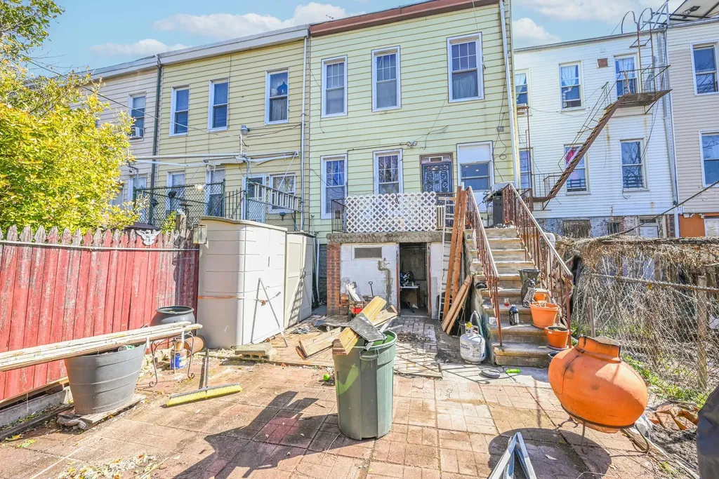 124 Shepherd Avenue Brooklyn NY 11208