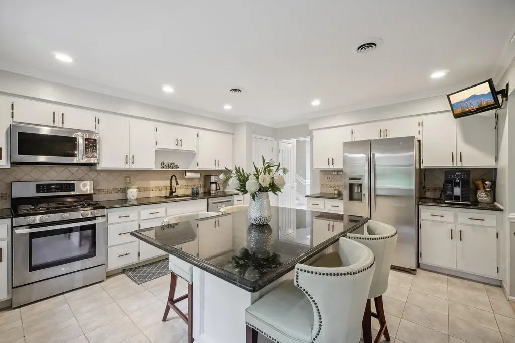 21 Wachs Way Valley Cottage NY 10989