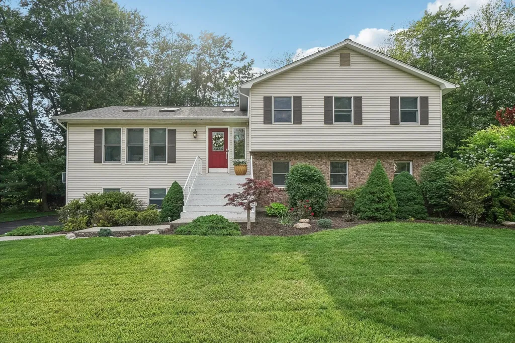 21 Wachs Way Valley Cottage NY 10989