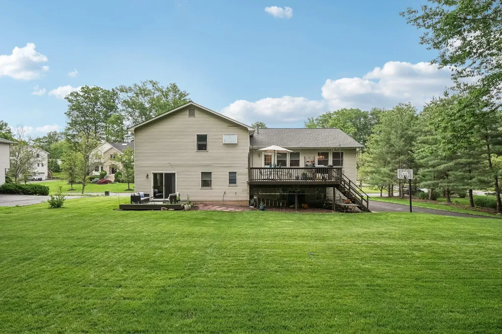 21 Wachs Way Valley Cottage NY 10989