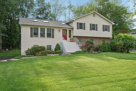 21 Wachs Way Valley Cottage NY 10989