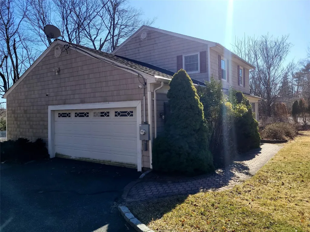 3 Eden Drive Stony Brook NY 11790