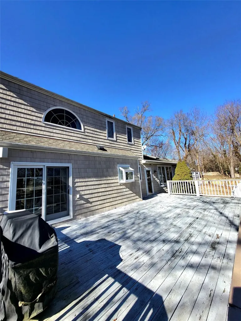 3 Eden Drive Stony Brook NY 11790