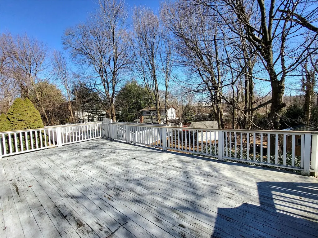 3 Eden Drive Stony Brook NY 11790