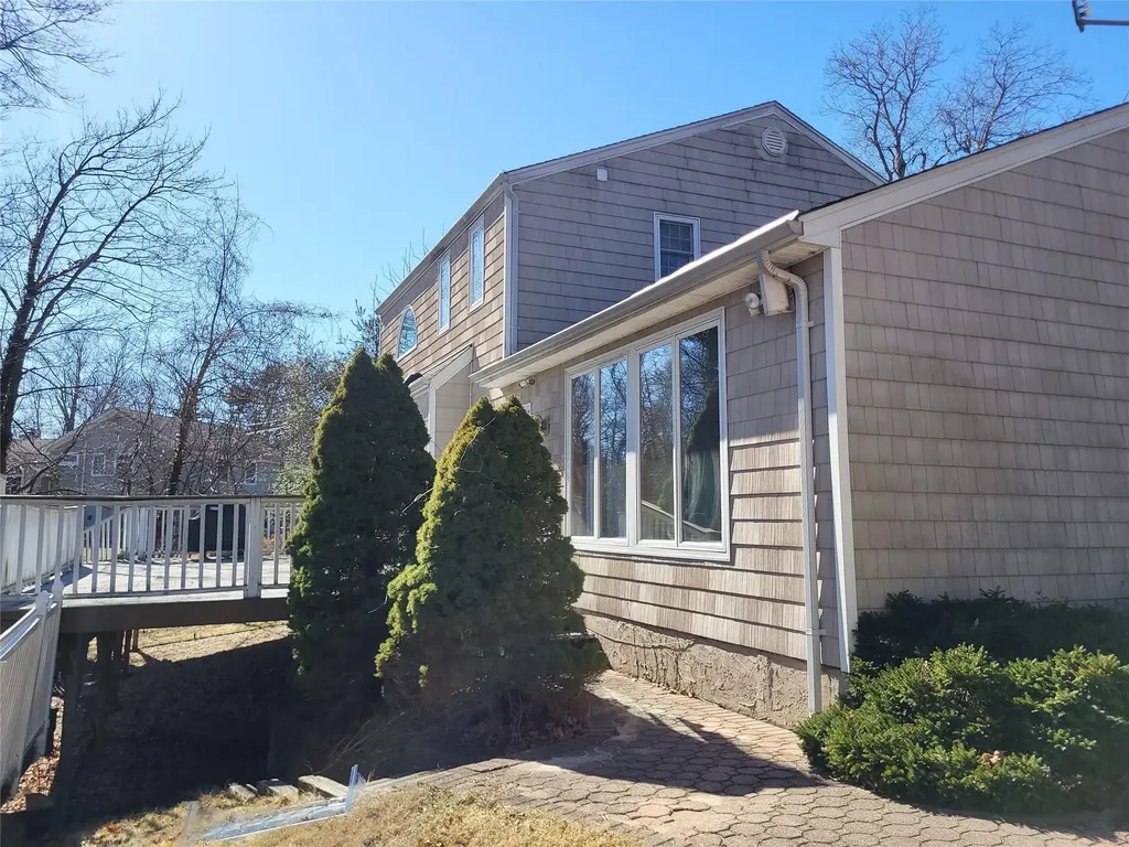 3 Eden Drive Stony Brook NY 11790