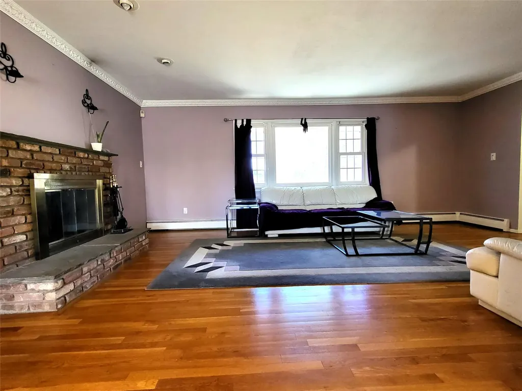 3 Eden Drive Stony Brook NY 11790