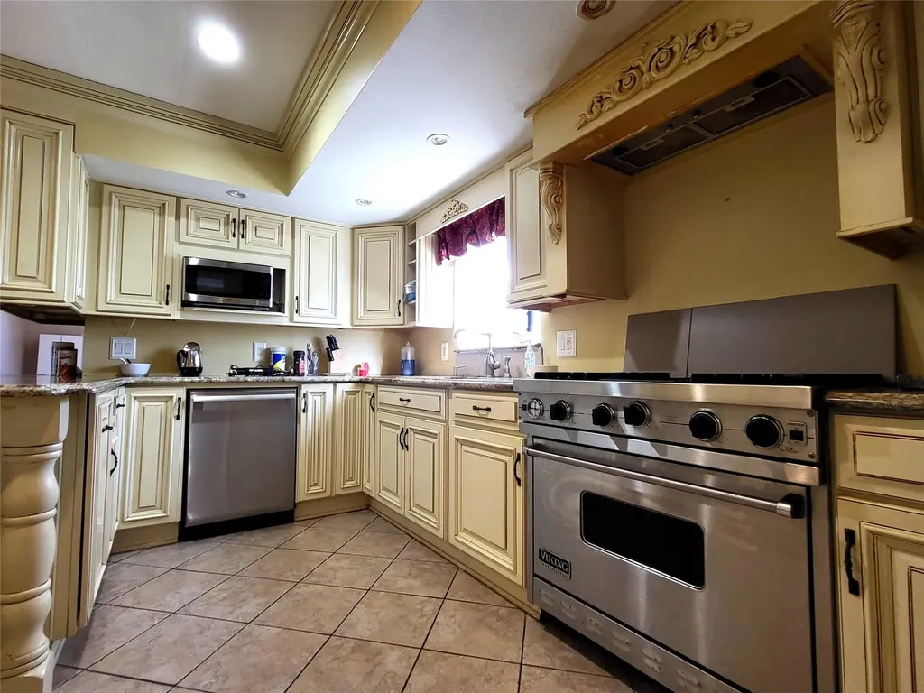 3 Eden Drive Stony Brook NY 11790
