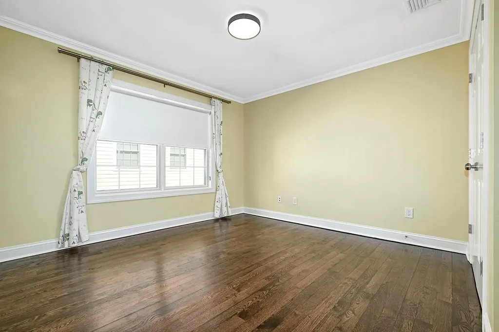 433 Melbourne Avenue Mamaroneck NY 10543
