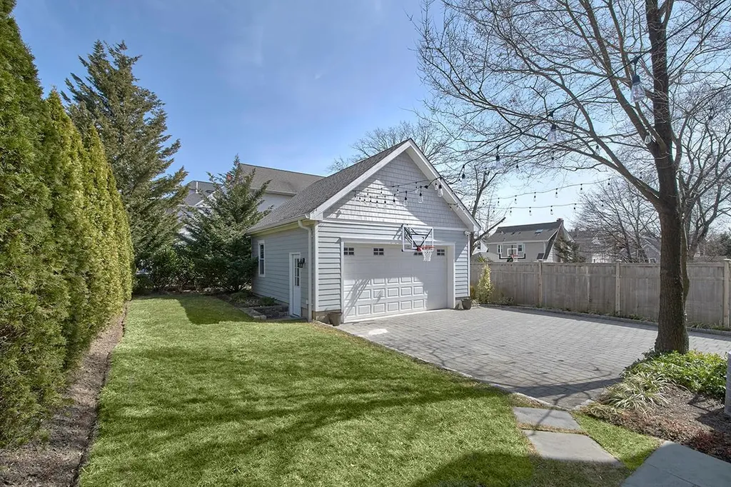 433 Melbourne Avenue Mamaroneck NY 10543