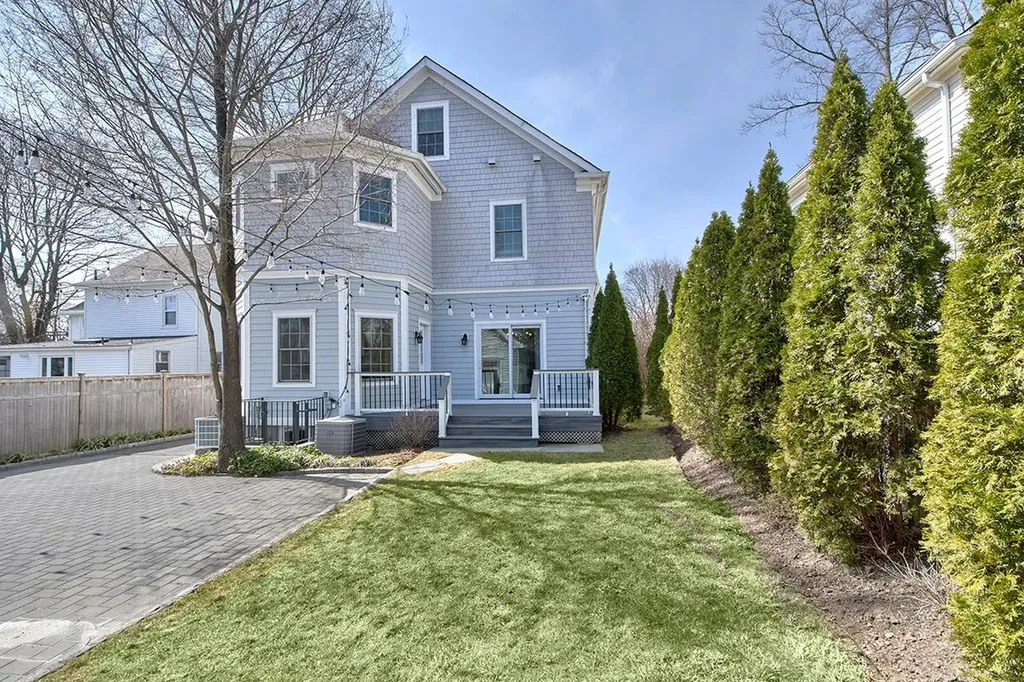 433 Melbourne Avenue Mamaroneck NY 10543