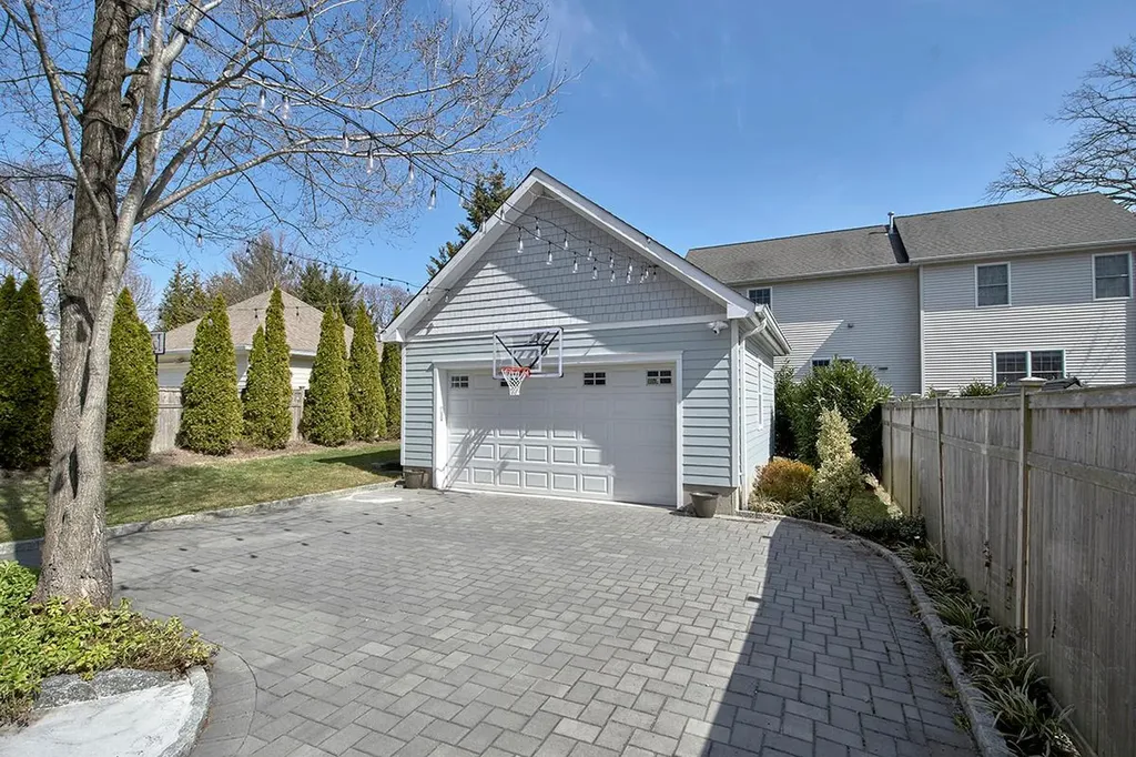 433 Melbourne Avenue Mamaroneck NY 10543