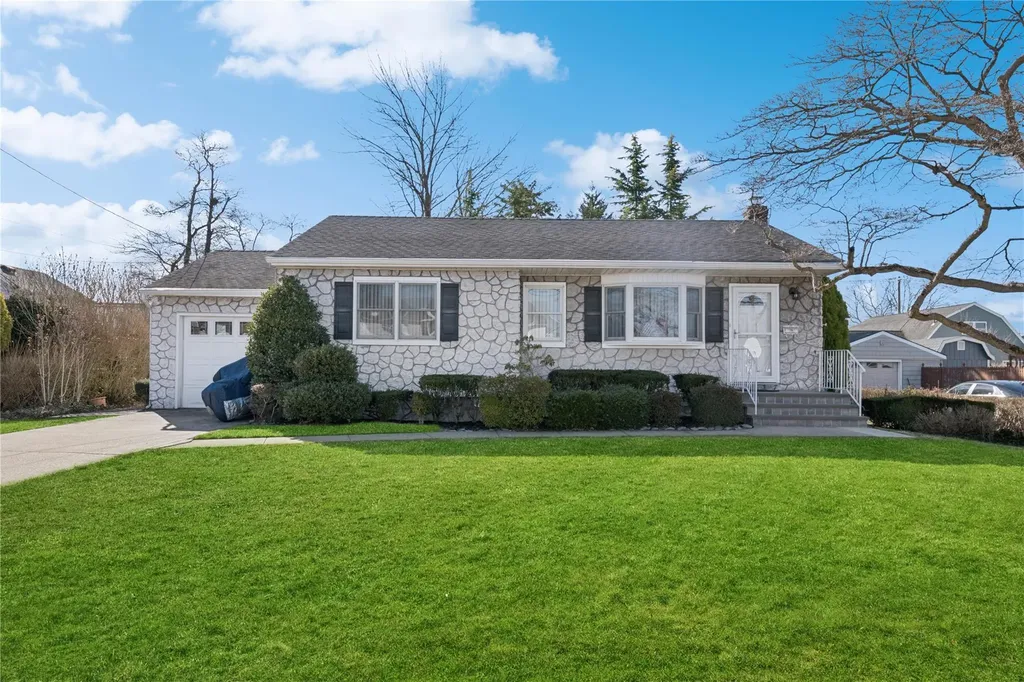 1457 9th Street West Babylon NY 11704