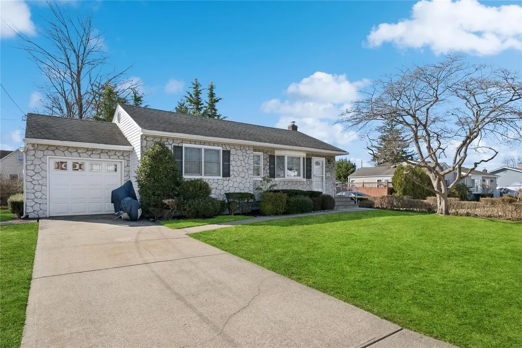 1457 9th Street West Babylon NY 11704