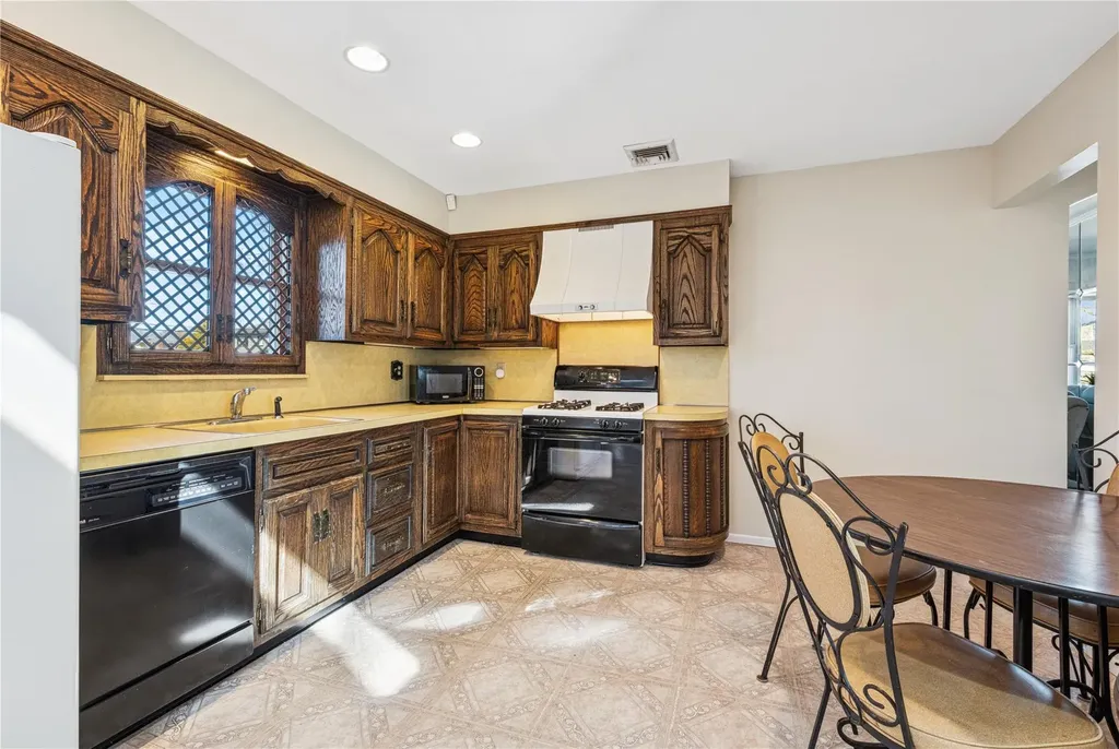 1457 9th Street West Babylon NY 11704