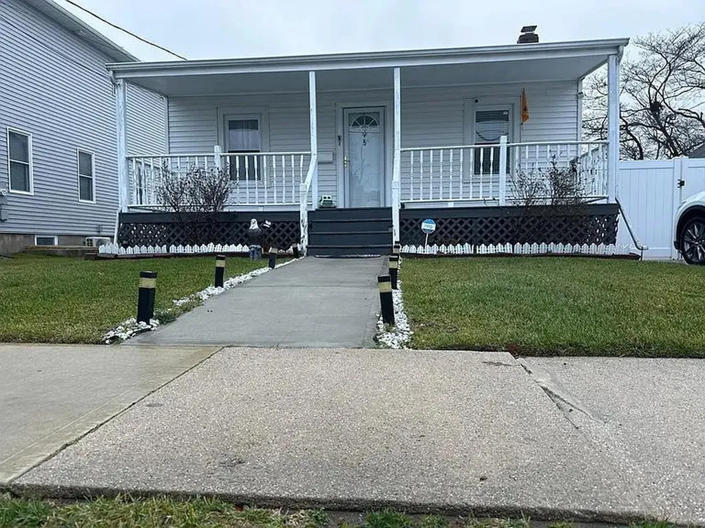 5 Elm Street Oyster Bay NY 11801