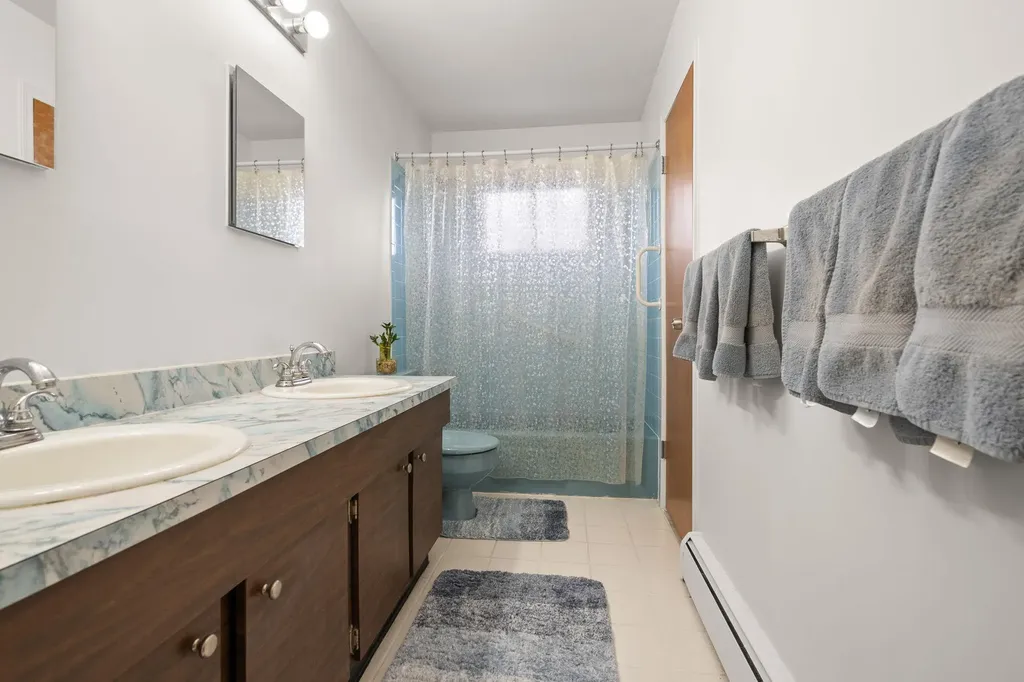 25a Winthrop Drive Woodbury NY 11797