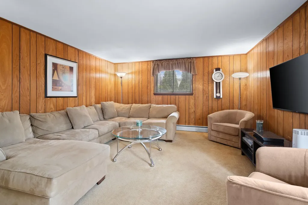 25a Winthrop Drive Woodbury NY 11797