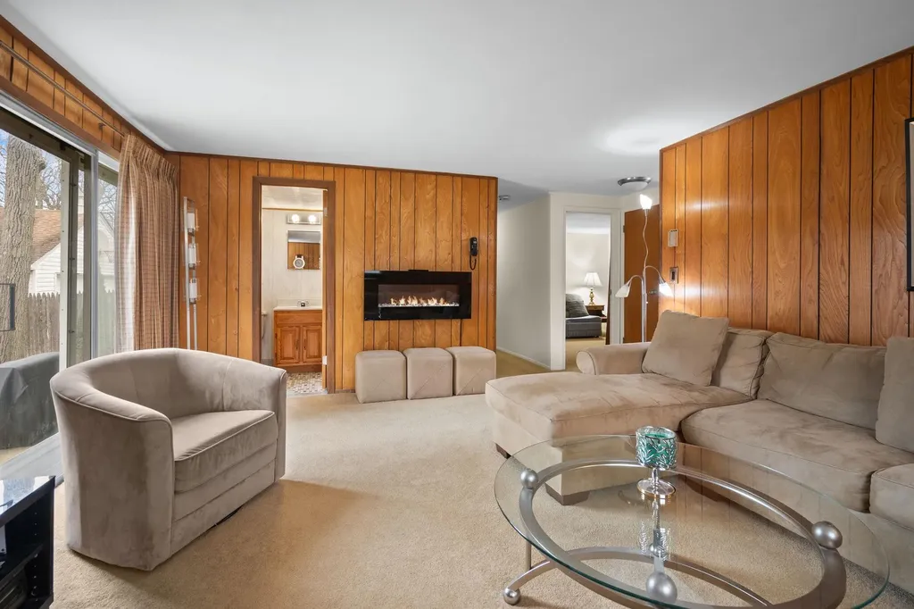 25a Winthrop Drive Woodbury NY 11797